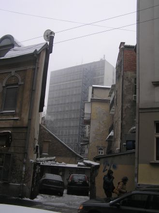 Ej otypisk gatubild. I närheten av synagogan, inte långt från Brankova-gatan.